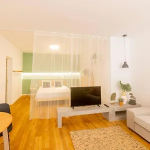 - Apartament